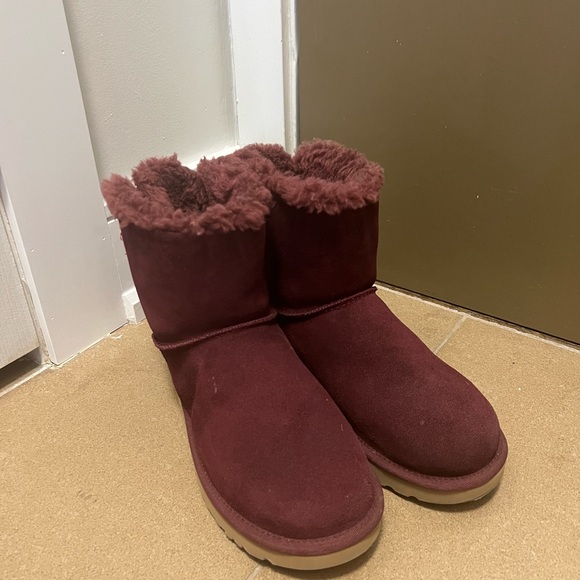 UGG Boots- SOLD - Picture 2 of 3